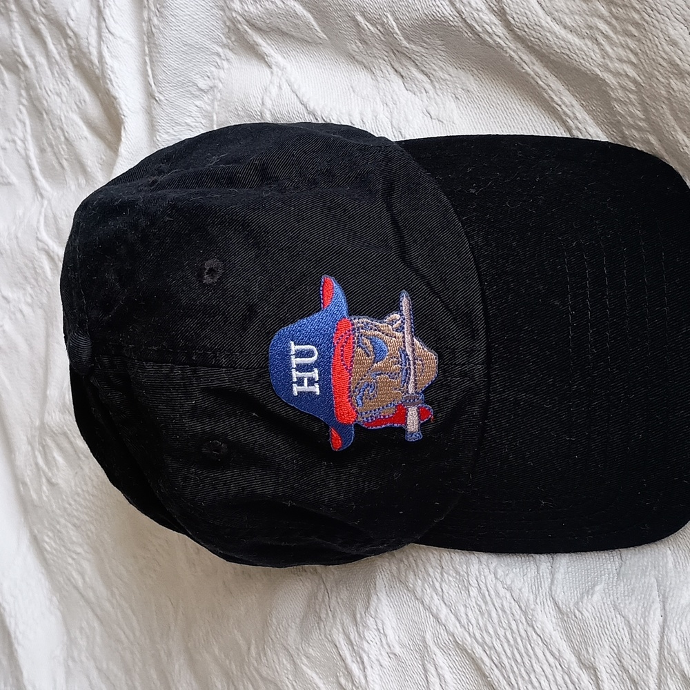 Hampton University  1 sz $34+Free hat or scarf